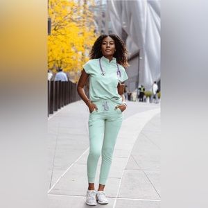 Sigma scrubs mint large set as pictured brand new